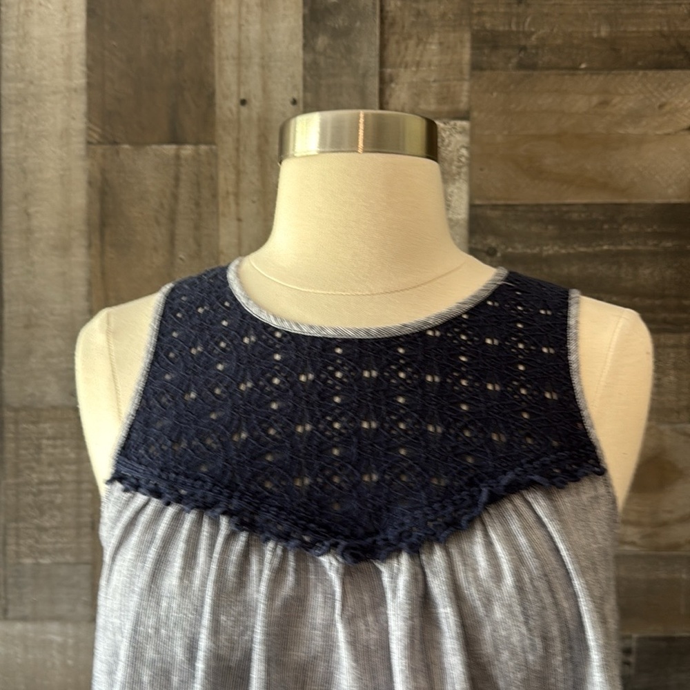 Liz Lange Maternity top XSmall elegant floral lace pregnancy summer vacation - Picture 3 of 12